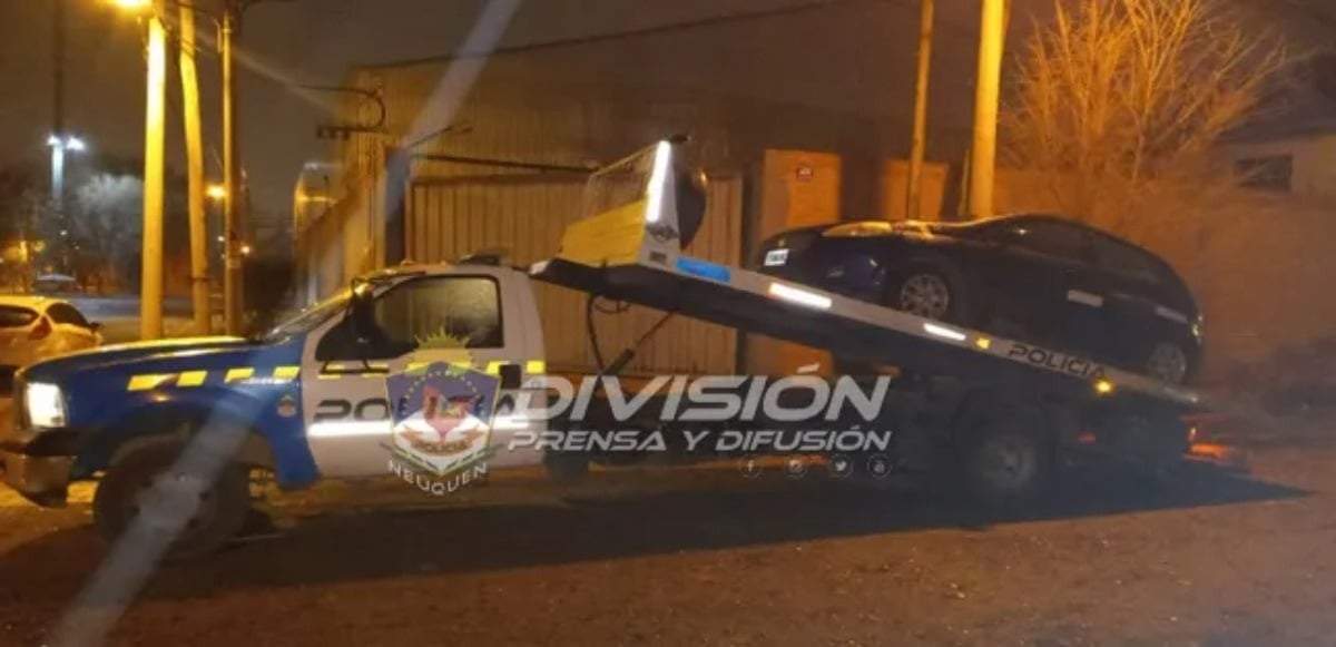 Un auto que había sido denunciado como robado en la madrugada del martes, fue recuperado en la tarde del miércoles. Foto Policía Neuquén.