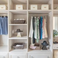Los trucos para guardar tu ropa y ahorrar espacio en el placard y los cajones