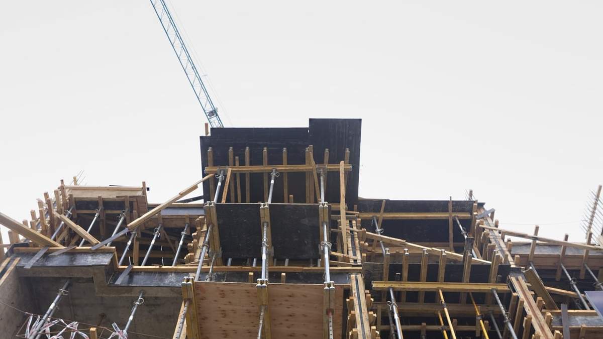 Construcción de un edificio en el centro de Neuquén. Fuente: (Emiliano Ortiz)