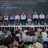"No es con gritos ni con sombrerazos", reprende AMLO a antorchistas
