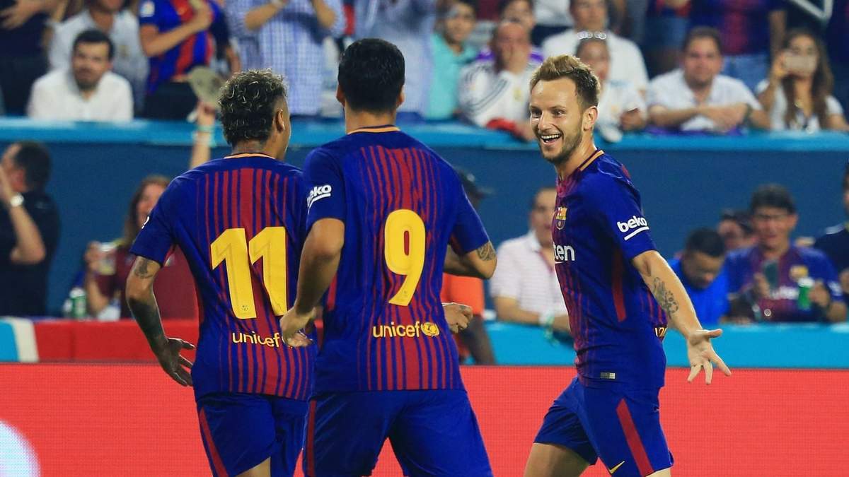Rakitic festeja con Suárez y Neymar. Fuente (Instagram)