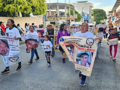 Marchan en Acapulco en conmemoración del Día Internacional de las Víctimas de Desapariciones Forzada