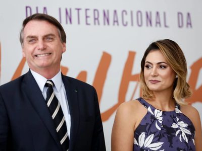 Jair Bolsonaro busca captar el voto femenino mediante una campaña liderada por su esposa