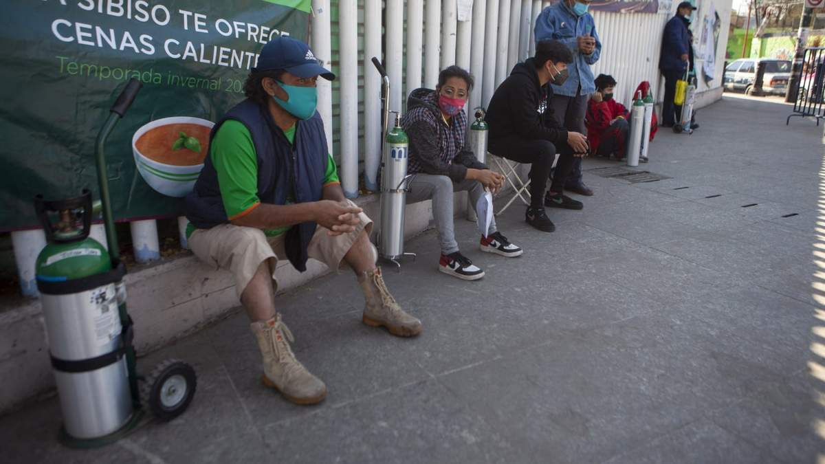 Fila para obtener oxígeno gratuito en la CDMX