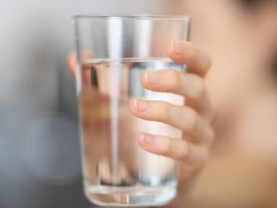 Descargá tus malas energías en un vaso de agua: el ritual de limpieza viral que puede cambiar tu día