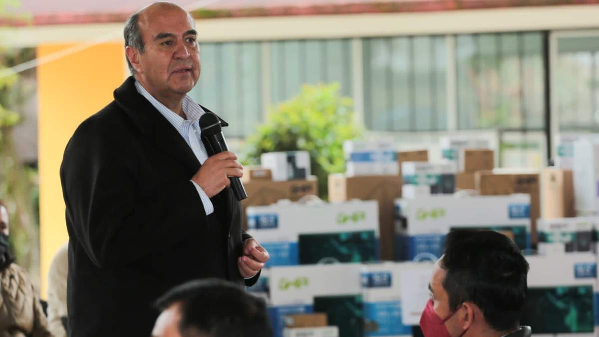 El secretario de Educación de Puebla, Natividad Castrejón Valdez