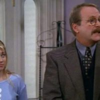 Falleció Martin Mull, actor que interpretó al director Kraft en “Sabrina, la bruja adolescente”