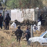 Autoridades localizan fosa con presuntos restos humanos en Xochimilco