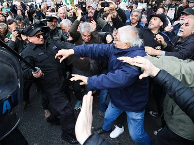 La oposición rechazó la represión contra jubilados que protestaban contra el veto de Milei