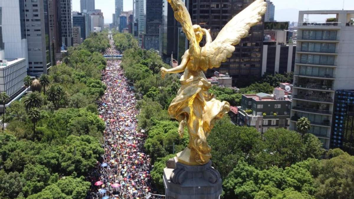 Mrcha de la comunidad LGBTTTIQ+ en la CDMX