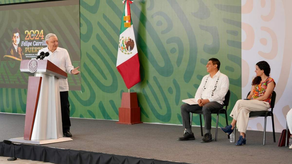 El presidente con el gobernador de Oaxaca, Salomón Jara