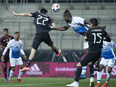 "Chucky" luce y da victoria a México ante Costa Rica en la mini gira por Europa