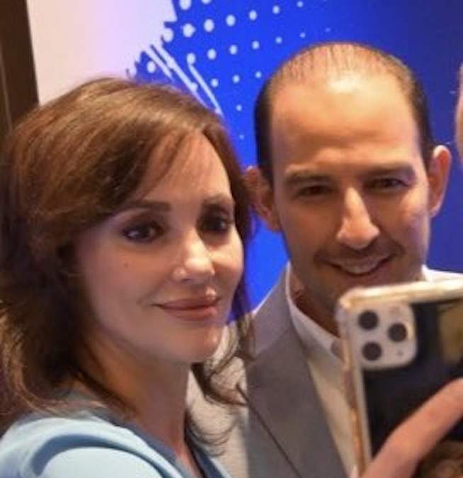 La senadora panista se toma una selfie con Marko Cortés