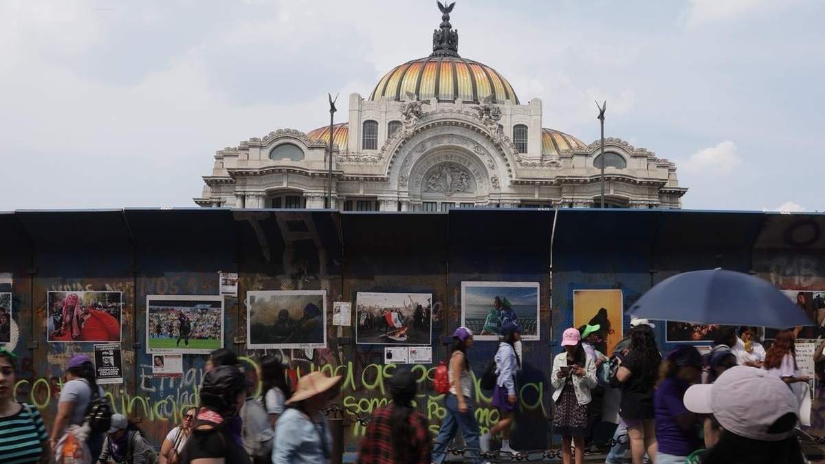 Manifestantes durante la marcha del 8 de marzo en la CDMX