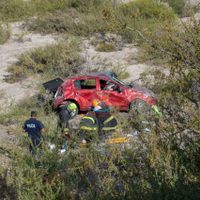 Un auto cayó por un barranco en General Roca: hay dos personas heridas