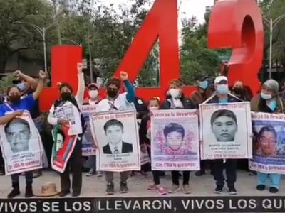 Padres de los 43 normalistas de Ayotzinapa exigen a AMLO investigar a EPN