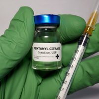 Muertes por sobredosis de fentanilo con otras drogas se multiplican por 50 en EU, según un estudio