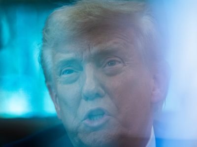 Trump afirma que ejército de EU atacó otra lancha que transportaba drogas (Video)