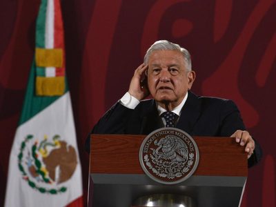 AMLO llama a banqueros a aprovechar la estabilidad macroeconómica para invertir en México