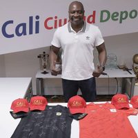 Tras chocar con un autobús el estado de salud del exfutbolista Freddy Rincón es crítico (Video)
