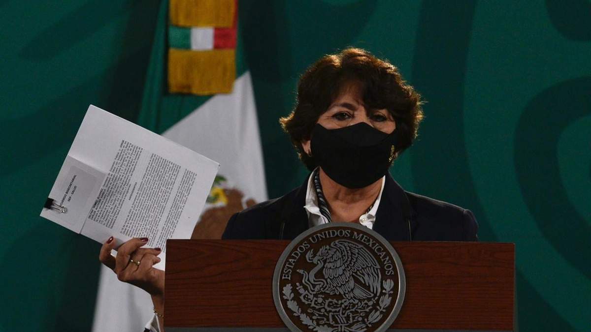 La titular de la SEP, Delfina Gómez