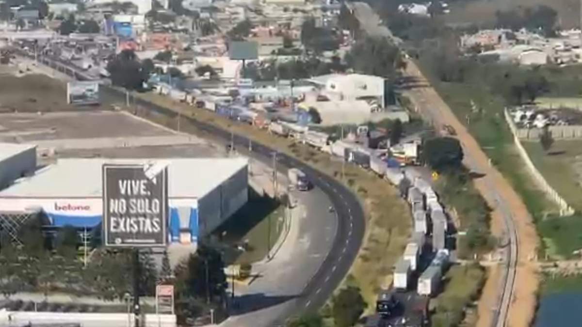 Bloqueos de productores de maíz colapsa ingresos y salidas carreteras en Guadalajara
