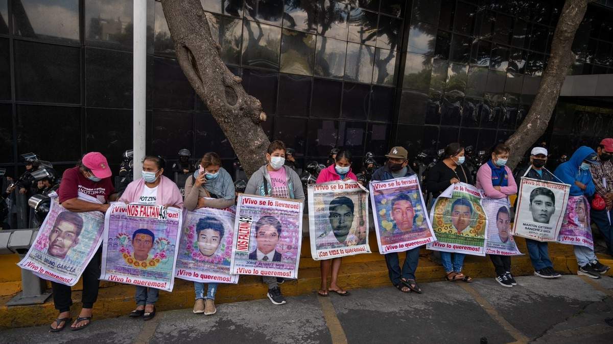 Comité de padres y madres de los 43 normalistas desaparecidos de Ayotzinapa