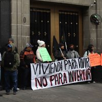 Brugada ofrece apoyo a personas desalojadas más allá de lo que decida la Corte