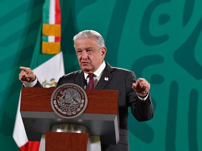 Acuerdo de senadores del PAN con Vox, un pacto "casi fascista": AMLO