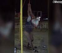 Ciudadanos golpean, queman los pies y asfixian a presunto ladrón en Puebla