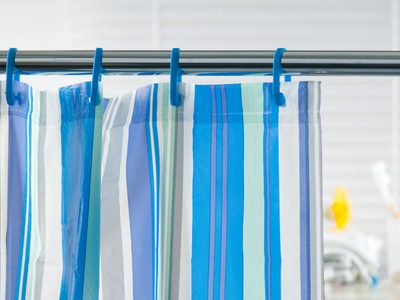 La forma más fácil de eliminar el moho de las cortinas de baño en minutos