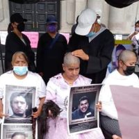 Se rapan familiares de presos para exigir aplicación de la Ley de Amnistía