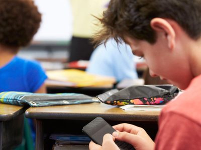 Restringieron el uso de redes sociales en instituciones educativas públicas de Neuquén