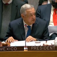 AMLO reconoce papel de migrantes, estima envío de remesas por 50 mil millones de dólares