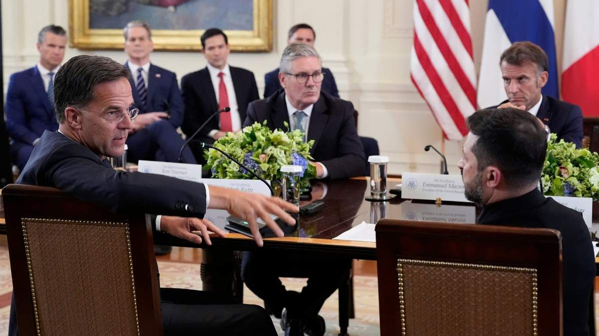 El secretario general de la OTAN, Mark Rutte, Volodymyr Zelenskyy,  Keir Starmer y el presidente francés, Emmanuel Macron en EU