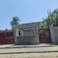 Hallan más pintas anunciando masacres en escuelas de Michoacán; autoridades culpan a las redes