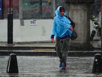 Tormenta Carlotta absorbe a la onda tropical 14; lluvias intensas el jueves en estas entidades