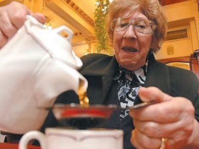Quién es el empresario que compró el juego de té de Yiya Murano