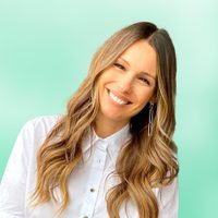 Al borde de la pileta, Pampita marca tendencia con un original bikini con sello otoñal