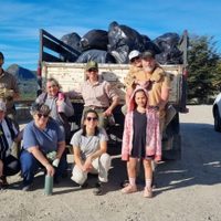 Vecinos de Villa la Angostura limpiaron 20 kilómetros de la Ruta de los 7 Lagos