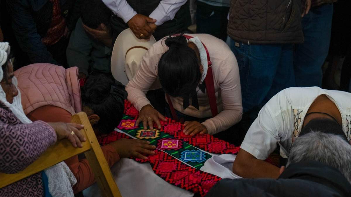Feligreses expresan su dolor en la misa de cuerpo presente del padre Marcelo Pérez
