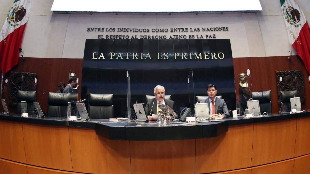 La Mesa Directiva en la sesión de hoy