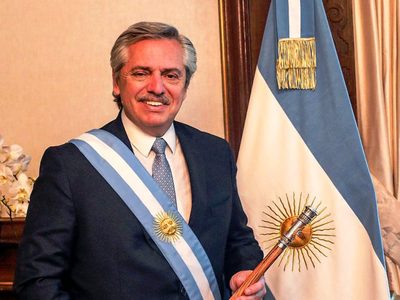 Fernández desembarca en Rosario para celebrar la creación de la bandera argentina
