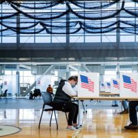 El FBI investiga llamadas en las que piden a votantes “quedarse en casa”