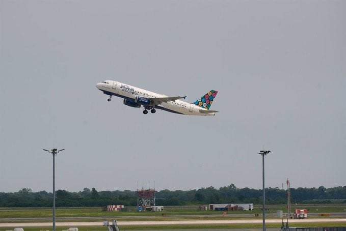 Avión despegando del Aeropuerto JFK de Nueva York