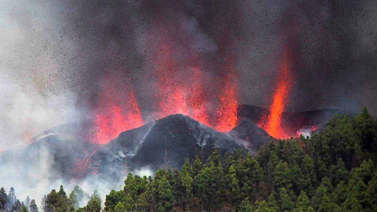 El volcán Cumbre Vieja de la isla La Palma, en España. Fuente: (Twitter)