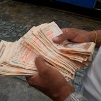 Venezuela quitará seis ceros a su moneda e introducirá una divisa digital