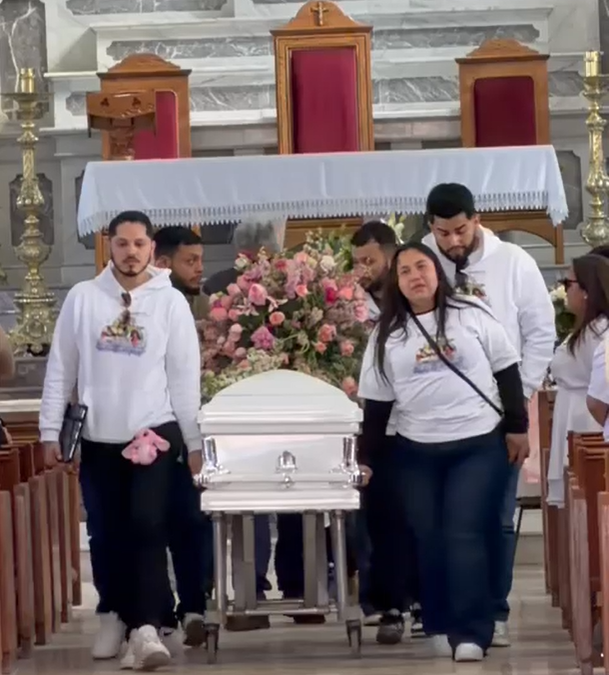 Despiden a Franny Aguilar en Catedral de Ensenada; la niña de 8 años murió por rickettsiosis