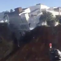 Obra provoca derrumbe de casas en Monterrey con saldo de un muerto; municipio advirtió el riesgo (Video)
