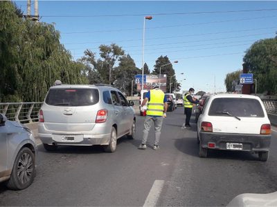 Una protesta de fleteros complica el tránsito en el Tercer Puente